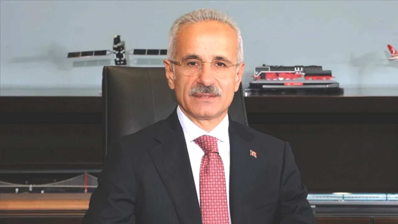 İstanbul ve Antalya Havalimanları Tarih Yazdı! Bakan Uraloğlu'ndan Rekor Açıklaması