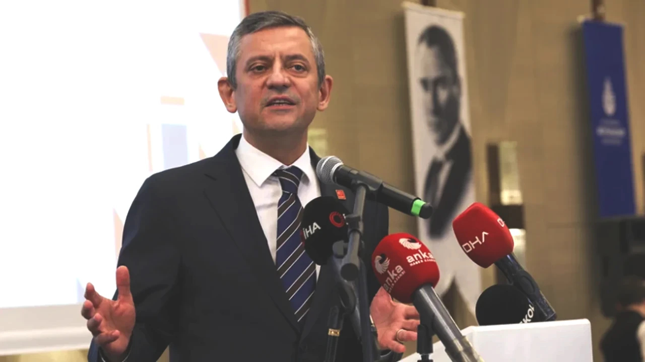 Özgür Özel'den Sert Açıklama: Terörsüz Türkiye Komisyonu İçin 4 İsim Tahliye Edilmeli!