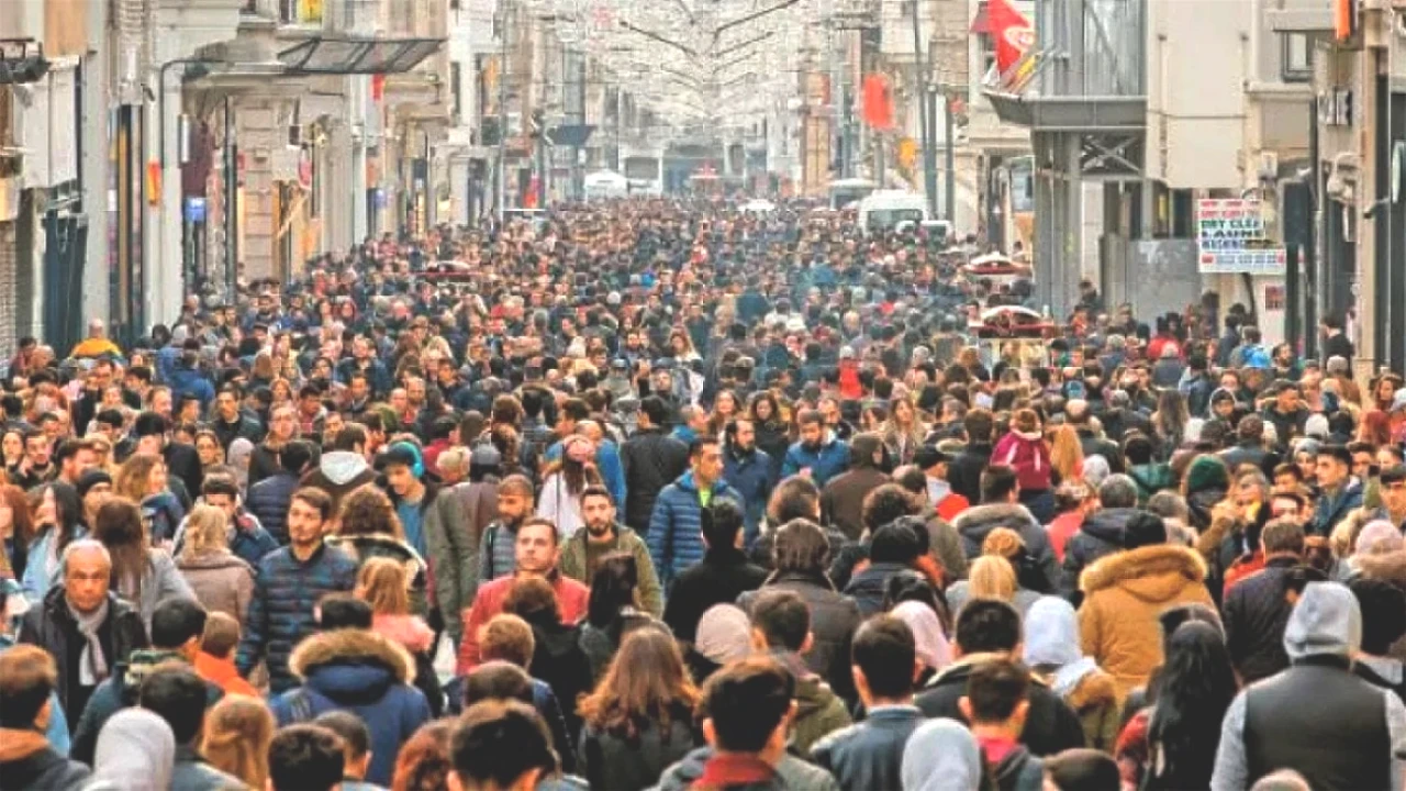 Türkiye'de Yaşam Süresi Uzandı! Kadınlar Daha Uzun, Erkekler Daha Sağlıklı