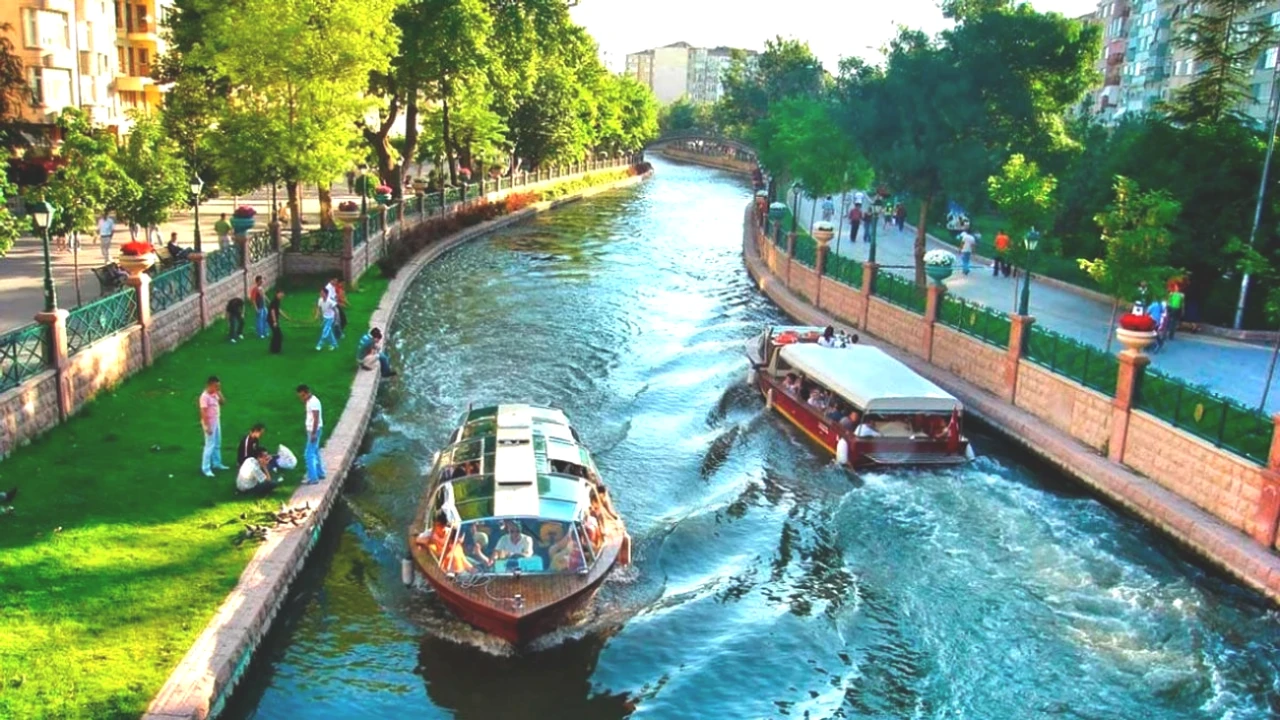 Eskişehir Fiyat Gökçeğimi: 5 Şehirde Ev ve Arsa Fiyatları Uçuşa Geçiyor!