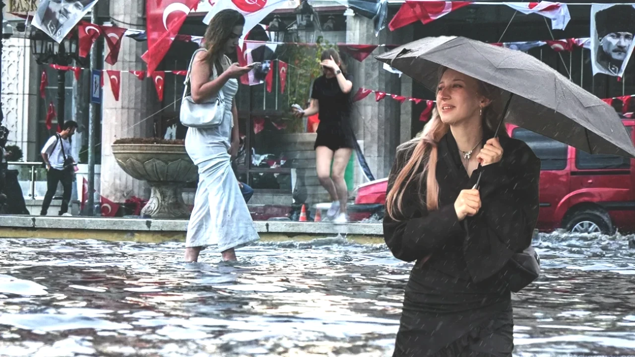 Meteorolojiden İki Önemli Uyarı! Sağanak, Fırtına ve Toz Aşınımı Kapıda!