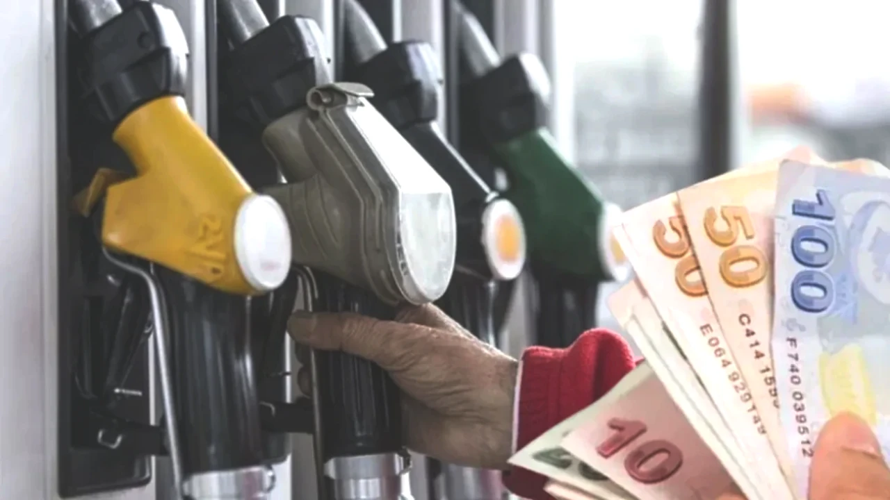 Araç Sahiplerini Üzecek Zam Haberi! Benzin ve Motorin Fiyatları 57 TL'yi Aşacak!